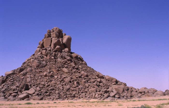 Übergroße Steinhaufen