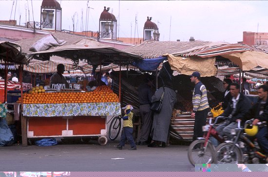 Einer von zahllosen Orangensaft Ständen in Marrakech