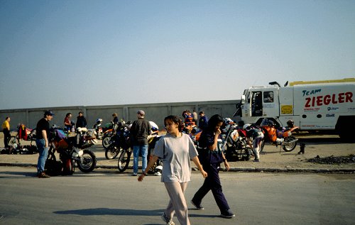 Im Hafen von Tunis, wir holen die Fahrzeuge vom Schiff