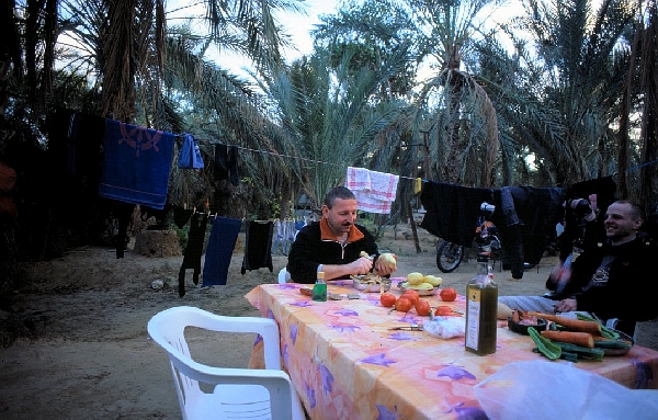 Carlo beim Kartoffelschlen