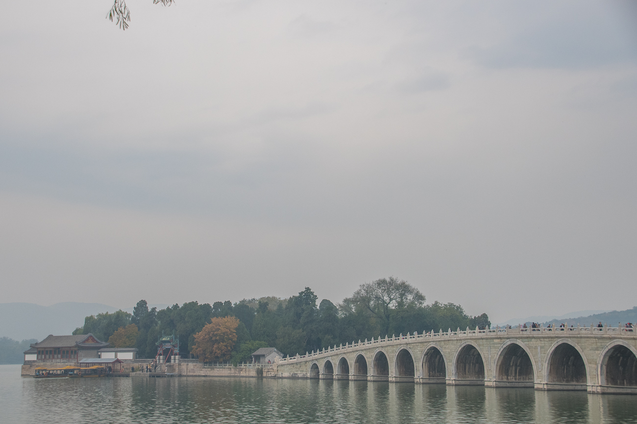 Bogenbrücke zur Insel