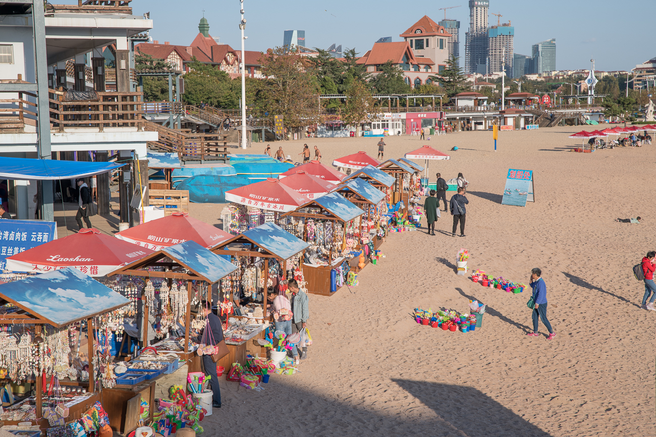 Souvenirstände am Strand