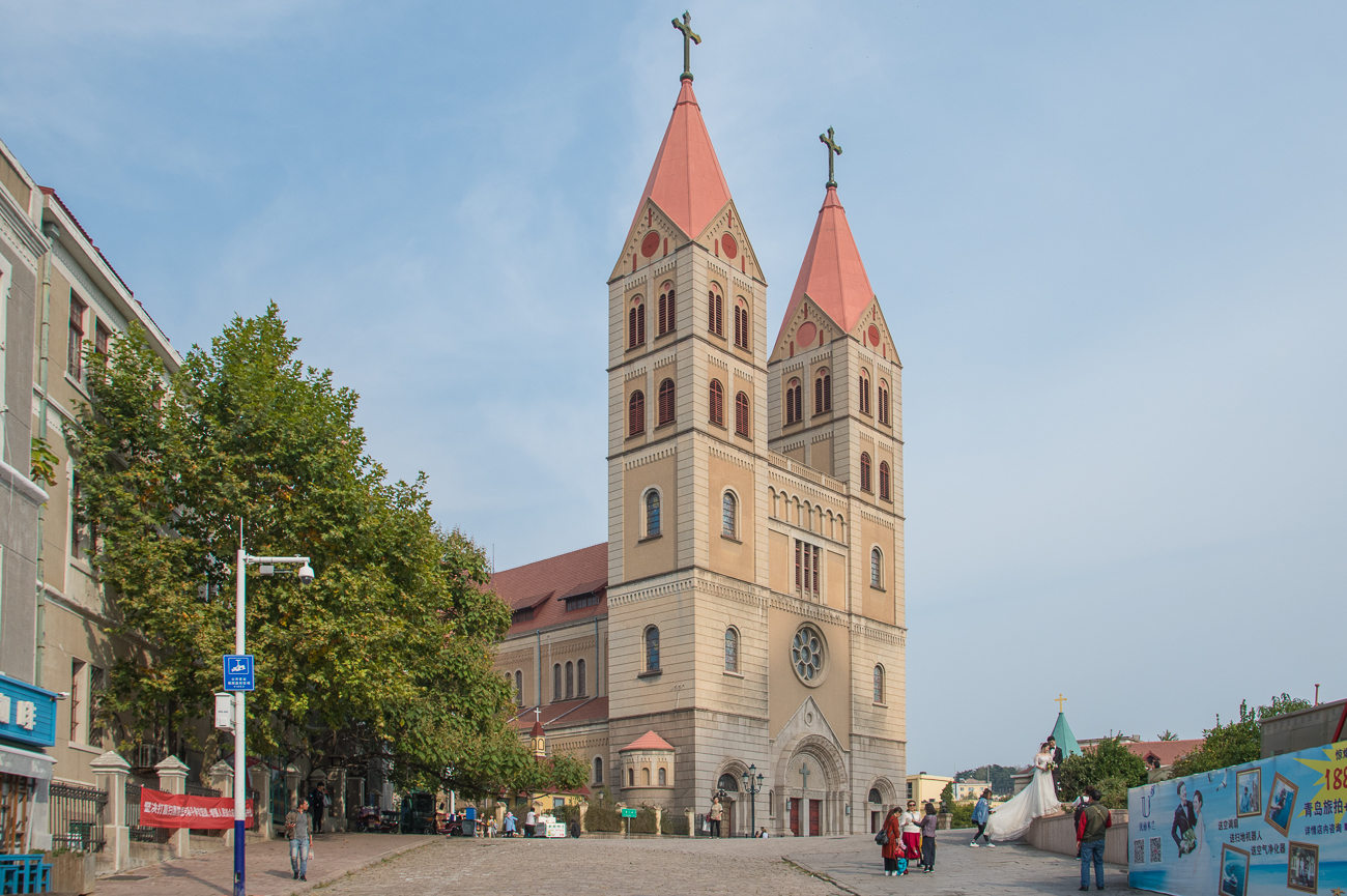 Zwischen der St. Michael Kathedrale ...