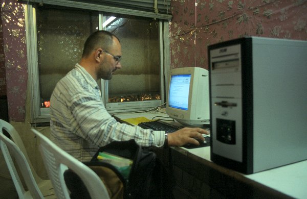 Ralf im Internetcafè in Mashhad