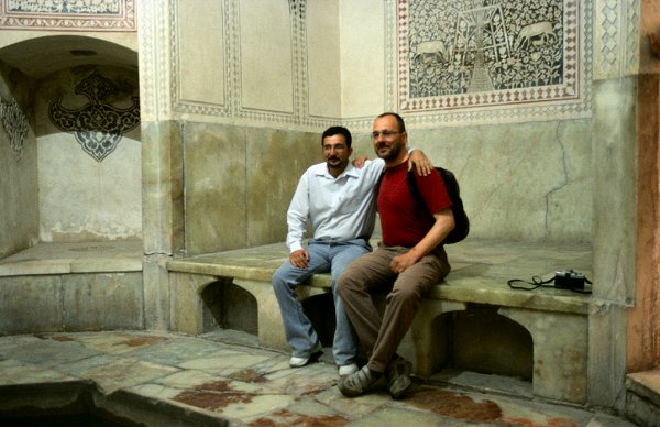 Ralf mit einem Iraner, der spontan ein gemeinsames Foto wollte