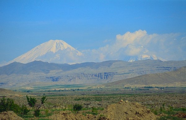 Gleich nach der Grenze TR-IR: Der Ararat von der iranischen Seite aus gesehen