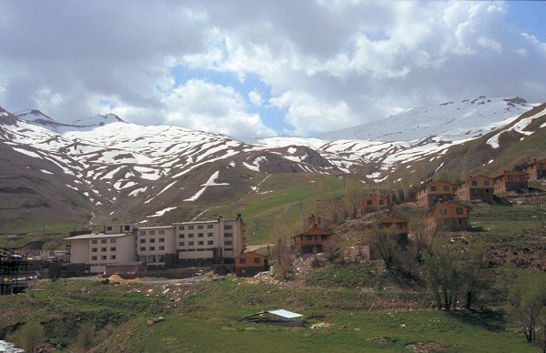 Dizin, ein Wintersportort bei Teheran