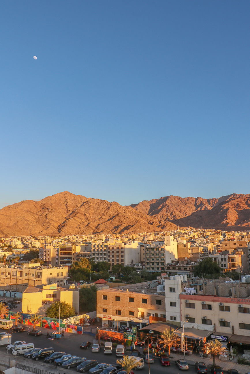 Blick aus unserem Hotelfenster in Aqaba Richtung Stadt 