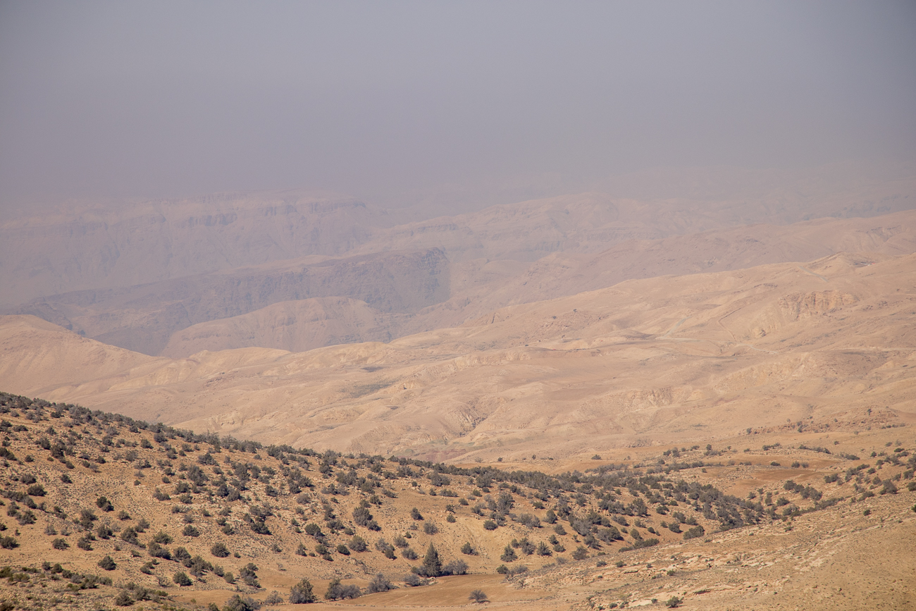 ... und diesiger Blick Richtung Jordan-Tal 