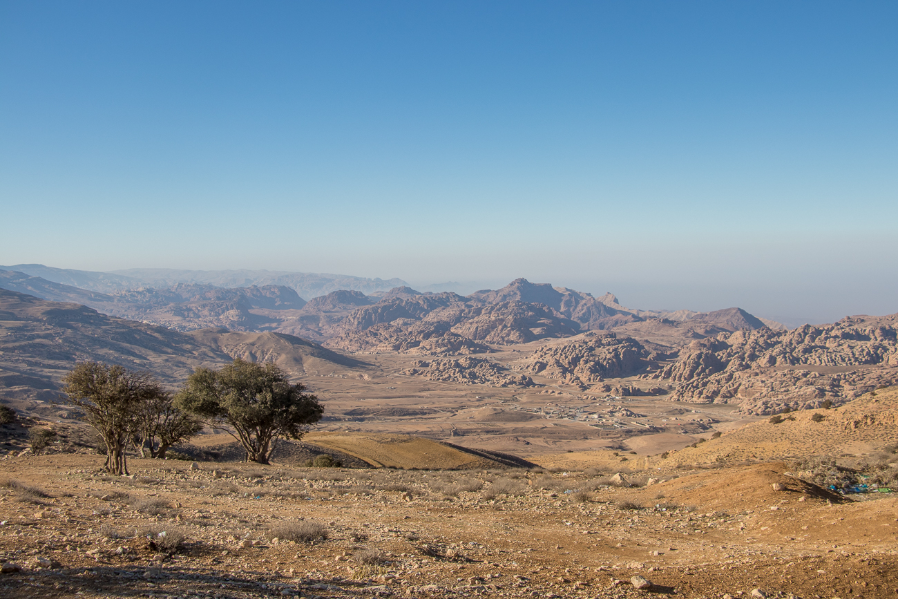 Fahrt durch die Berge entlang des Wadi Araba 