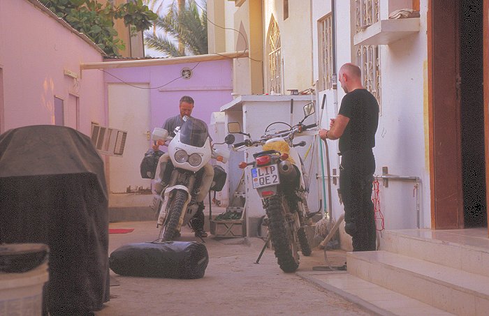 In Nizwa treffe ich auf Rainer, Petra, Martin, Jürgen und Frank