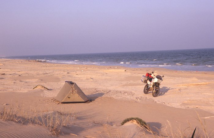 Wegen der Flut komme ich am Strand nicht weiter und muss übernachten