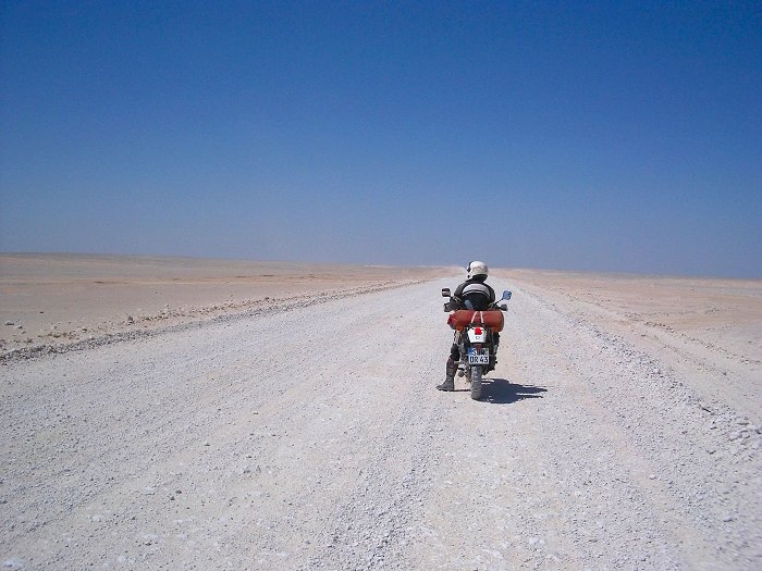 Nach der Begegnung geht es staubig weiter(Foto: Gerd)