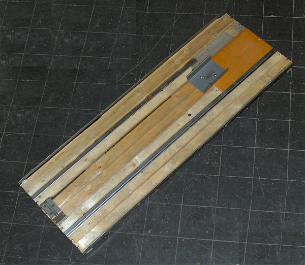 Kistenboden mit Brettern geschlossen