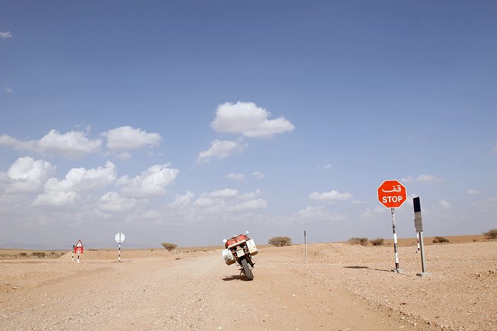 Stoppschild in der Wüste?