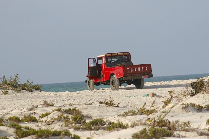 Fischer-Toyo am Strand