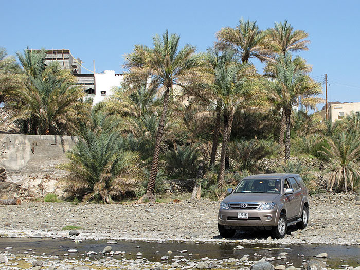 ... und durch Wasserläufe fahren wir durch das Hajar-Gebirge