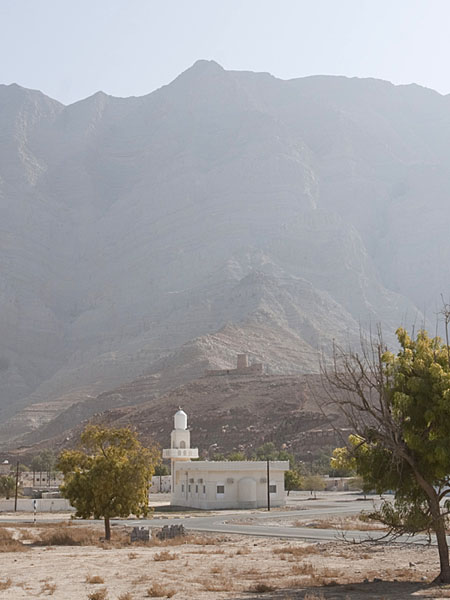 Neue Moschee und im Hintergrund die alte Festung