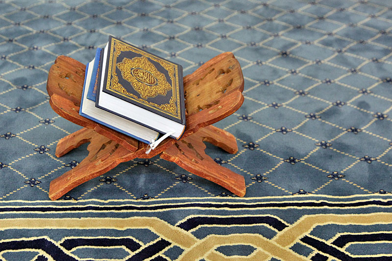 Der Koran liegt überall aus, wie die Gesangsbücher in unseren Kirchen