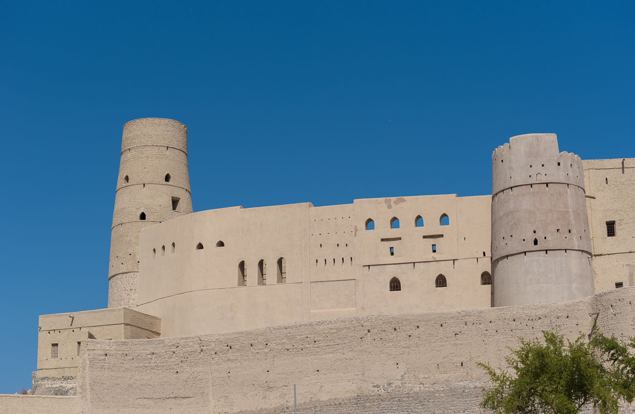 Das in den 1580er Jahren von den Portugiesen erbaute Fort dominiert das östliche Ende des Hafens von Mutrah. Früher wurde es für militärische Zwecke genutzt, heute ist es wieder für Besucher geöffnet