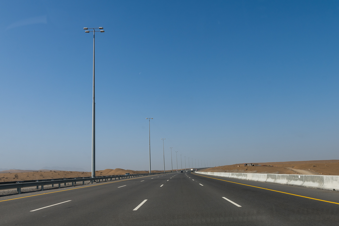 Die neu gebaute Autobahn von Barka nach Rustaq, so leer wünscht man sich das in Deutschland auch ;-)