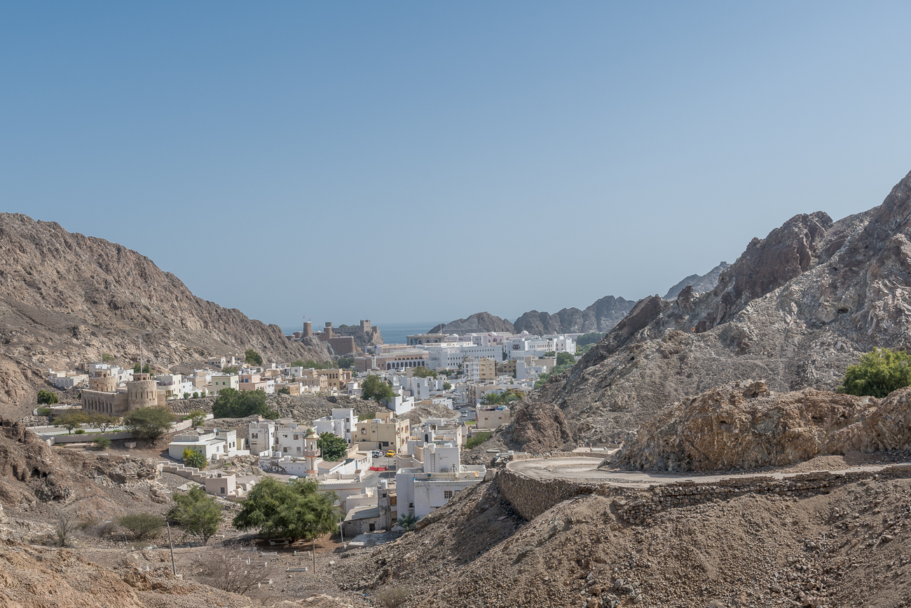 Über eine kleine "Passstraße" erreichen wir den Ortsteil Takia (Old Muscat)