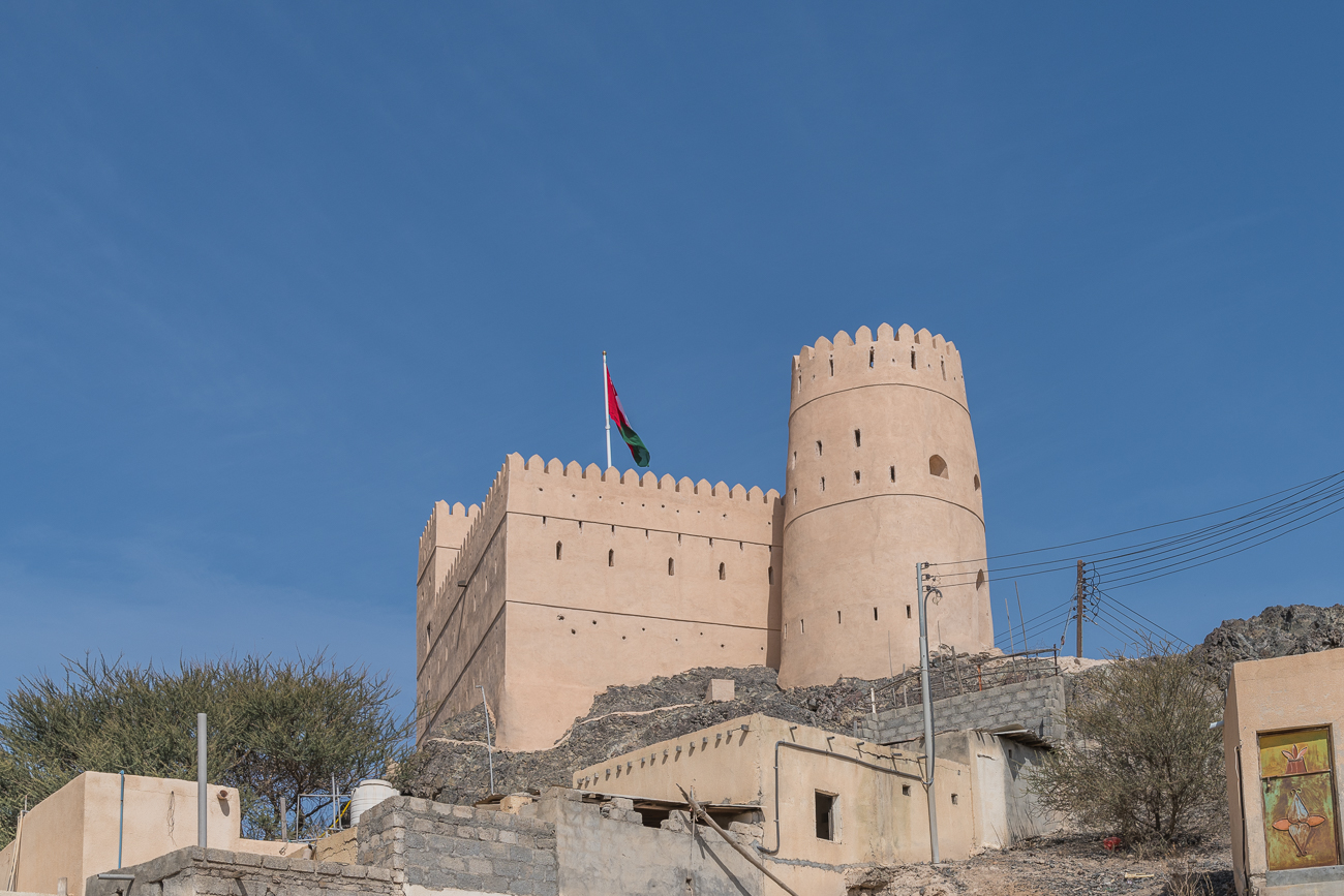 Das Fort Al Rodha (Al Rowdha) haben wir zufällig gefunden. Leider habe ich keine weiteren Infos recherchieren können. Auf jeden Fall waren die Leute dort sehr nett!