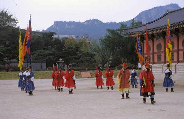 Wachablösung vor dem Gyeongbokgung Palast