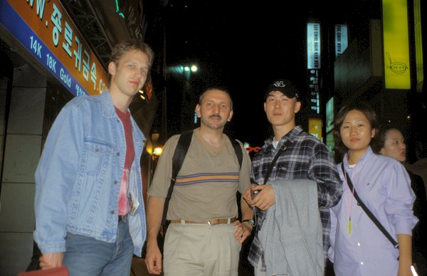 Wieder Fotomotiv, (l nach r) Ingo, ich und koreanische Studenten