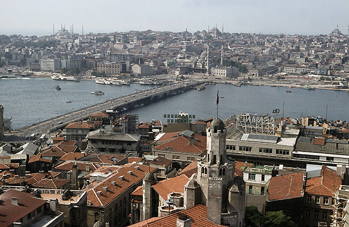 Blick auf die Altstadt, links im Hintergrund die blaue Moschee