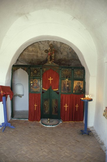 Kapelle am Höhleneingang