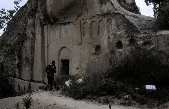 Eine Kirche im Tuffstein ...