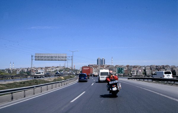 Auf der Autobahn in Istanbul