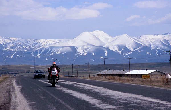 Eher winterliche Landschaft bei Erzurum