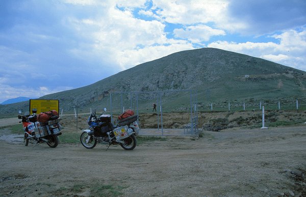 Direkt an der iranischen Grenze ist ein Meteoritenkrater zu bewundern