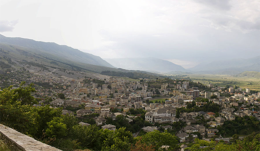 Blick auf Gjirokastra