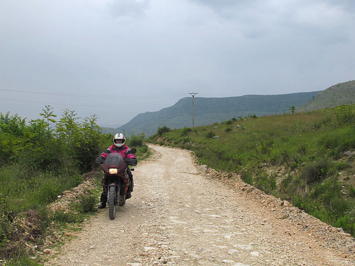 Im leichten Nieselregen fahren wir zum Kloster Maria