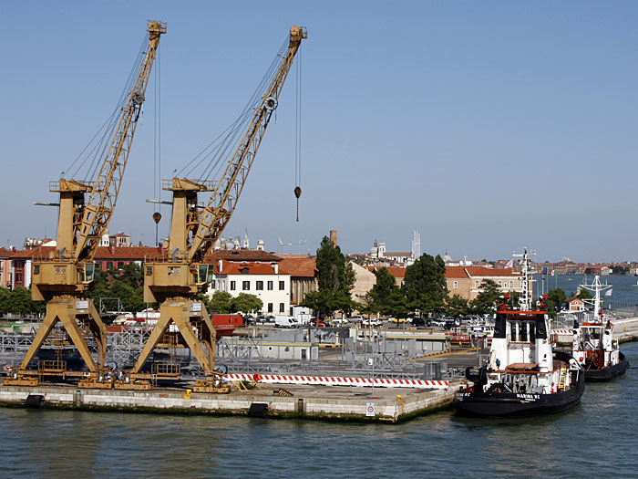 ... wenn die Fähre durch Venedig auf die Adria hinaus fährt