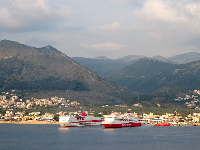 Fähren im Hafen von Igoumenitsa