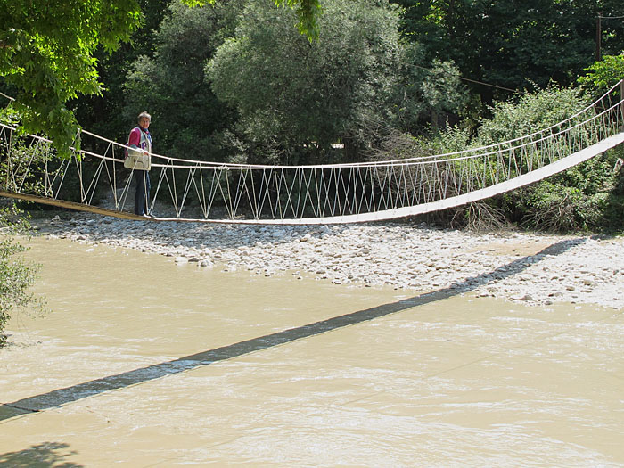 Wackelige Hängebrücke