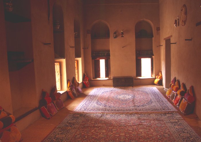 ... die Zimmer in einem omanischen Fort, siehe dieses Bild
