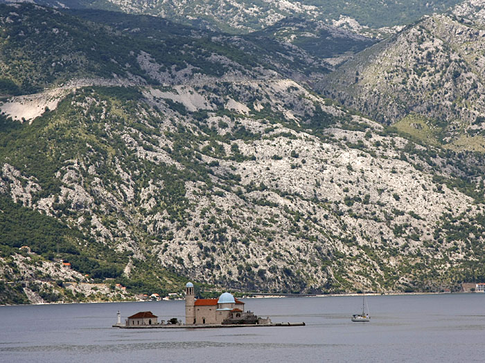 Insel in einem Meeresarm