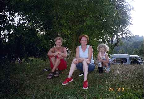 Manuela, Andrea und Lea beim Anfeuern