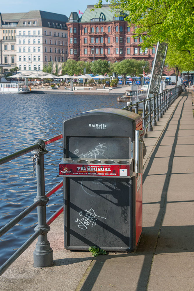 Hier kann man Pfandflaschen sauber hinterlegen