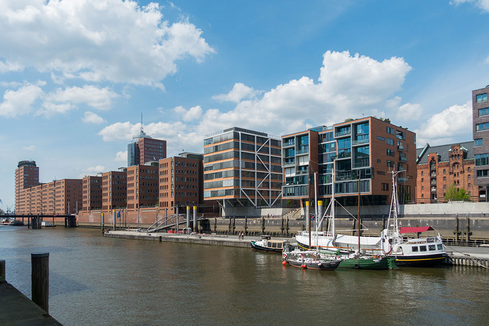 Bürogebäude und Wohnungen im alten Hafen