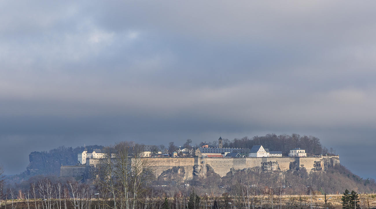 Die Festung Königstein vom Ausweich-Parkplatz Nr. 3 aus gesehen