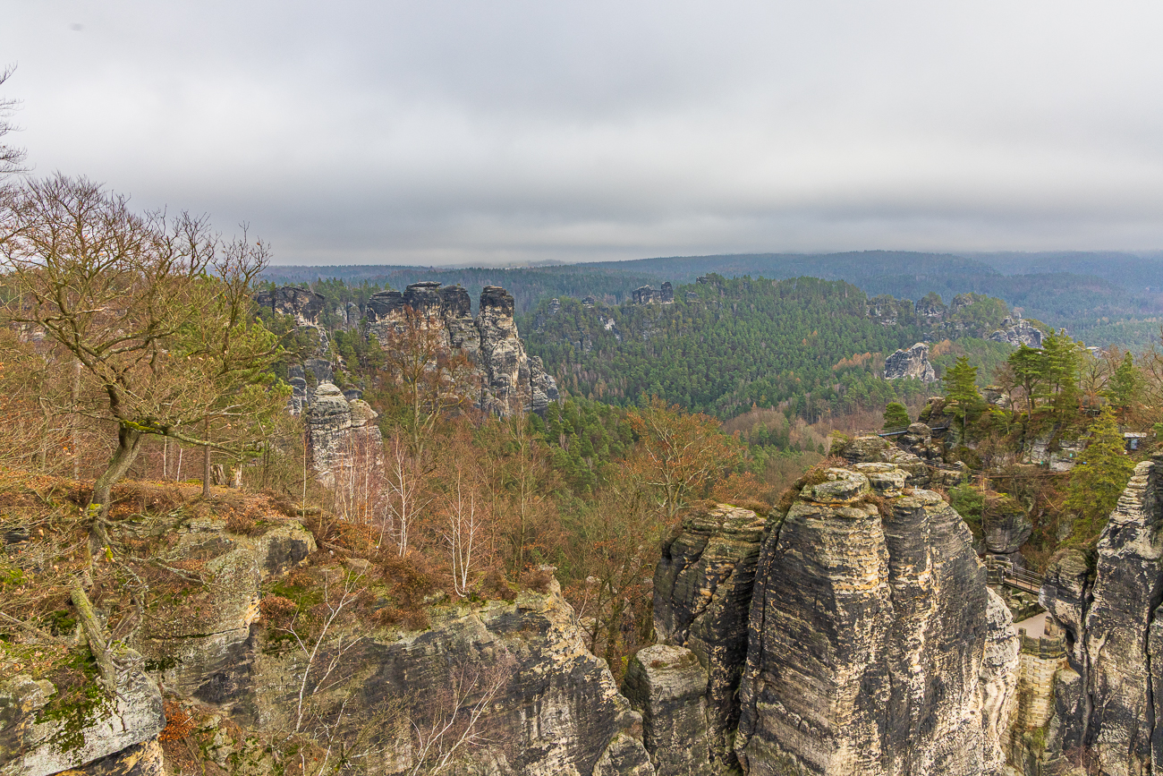 Blick &uuml;ber den Raaber Kessel zur "Eule" und "Luginsland"