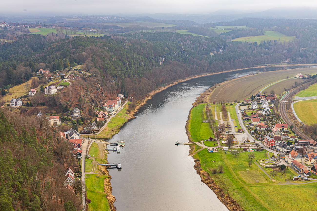 Blick auf Ober- und Niederrathen mit der Personenf&auml;hre