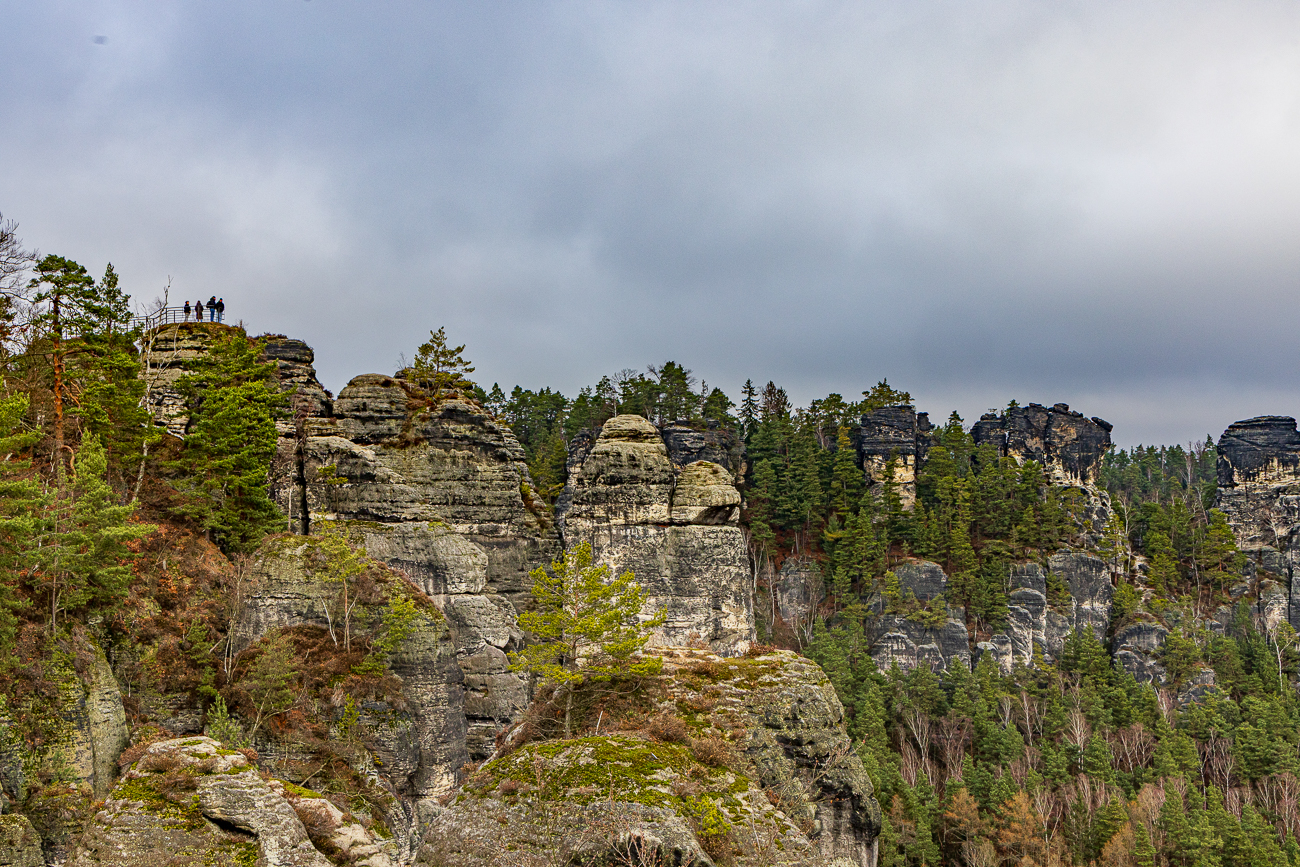 Sandsteinfelsen mit Aussichtspunkt