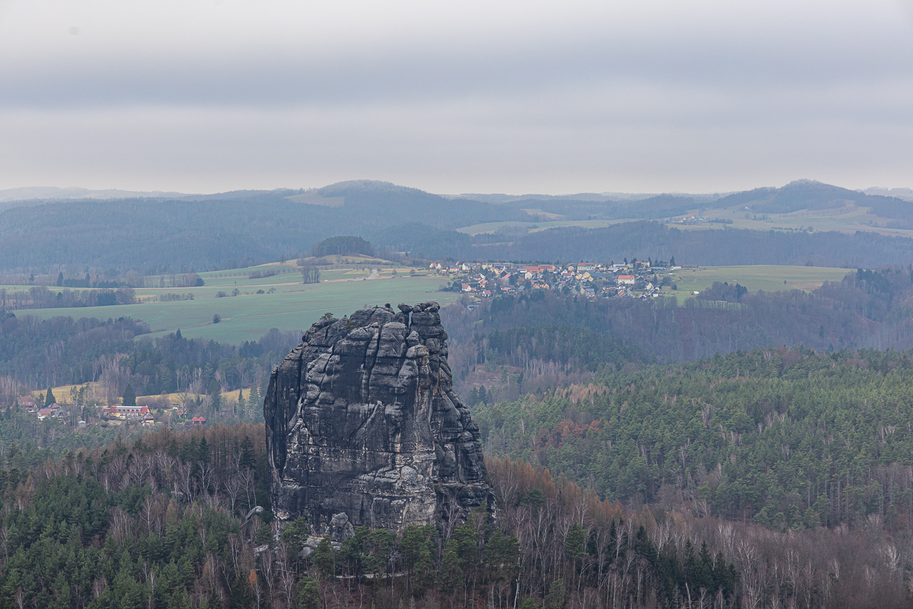 Landschaft mit Fels